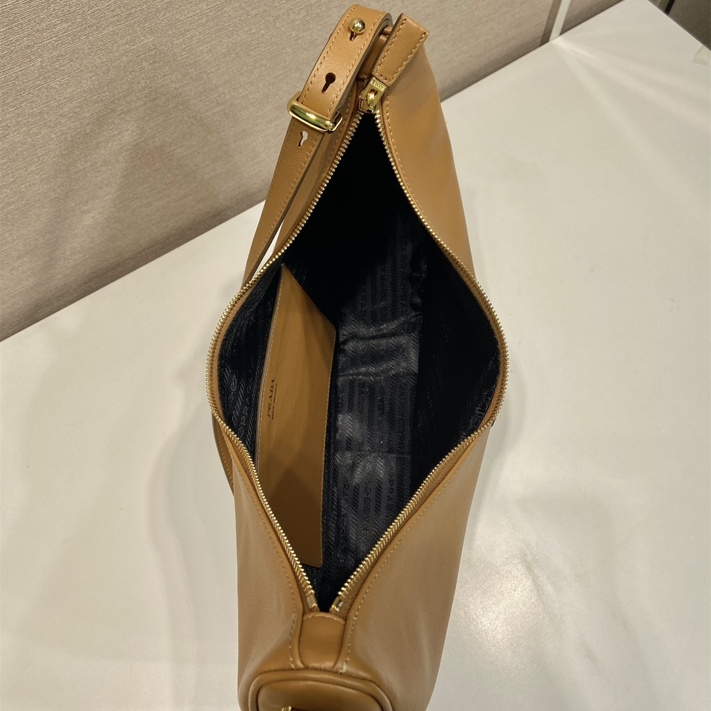 高仿Prada*Moon手袋系列1BC212大號焦糖色免檢版