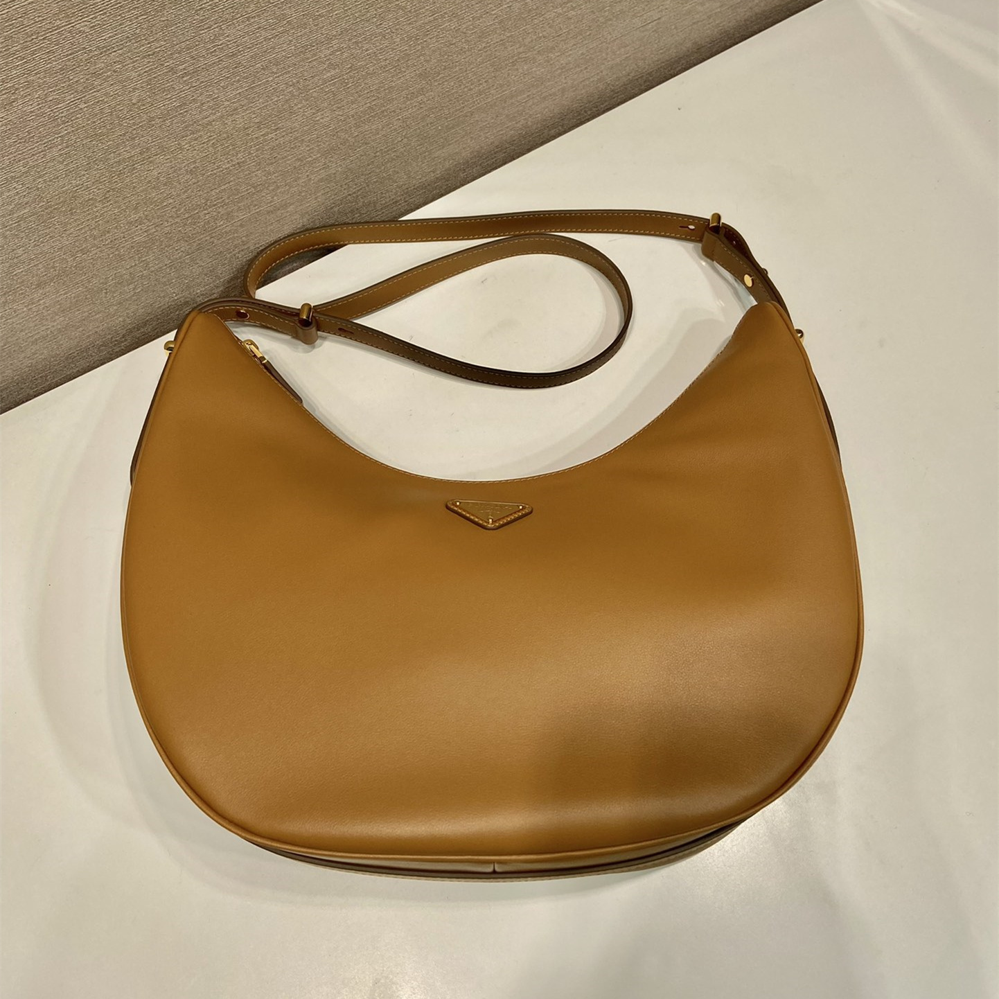 高仿Prada*Moon手袋系列1BC212大號焦糖色免檢版