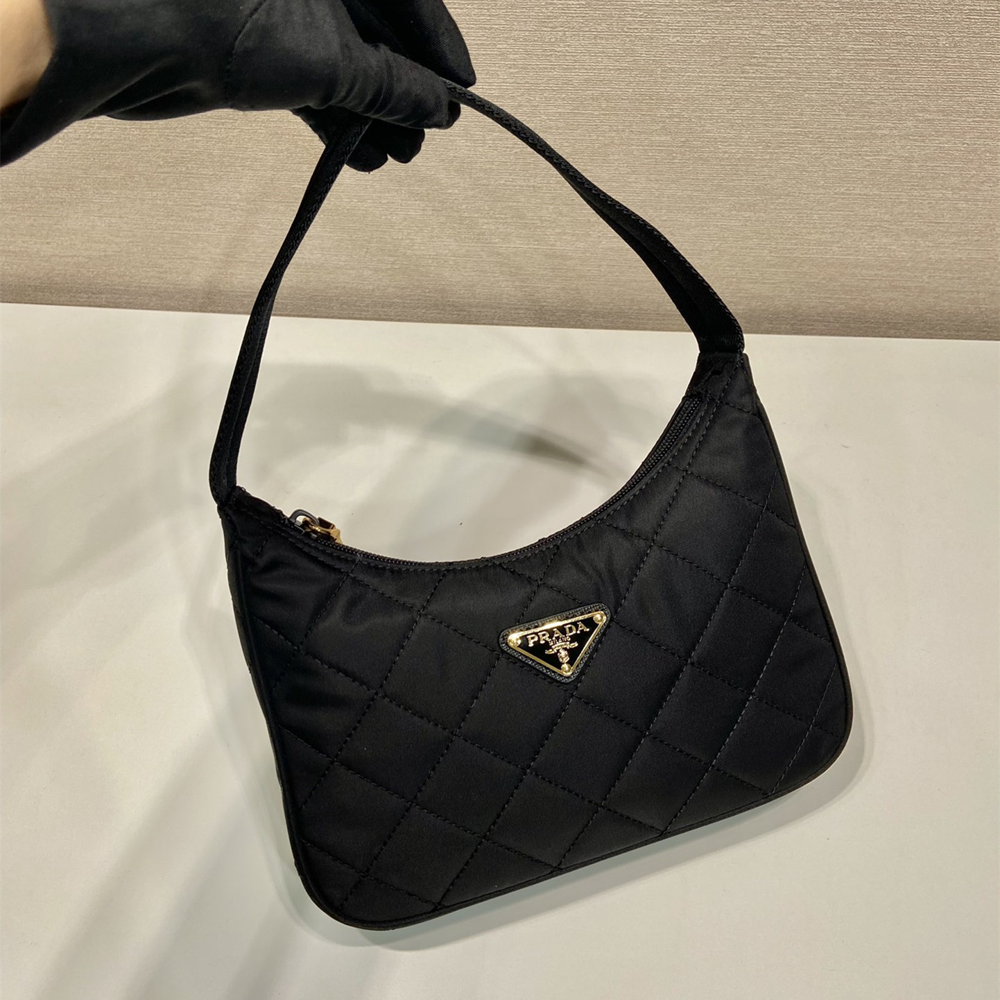 高仿Prada*Re-Edition系列Hobo袋1NE515A免檢版
