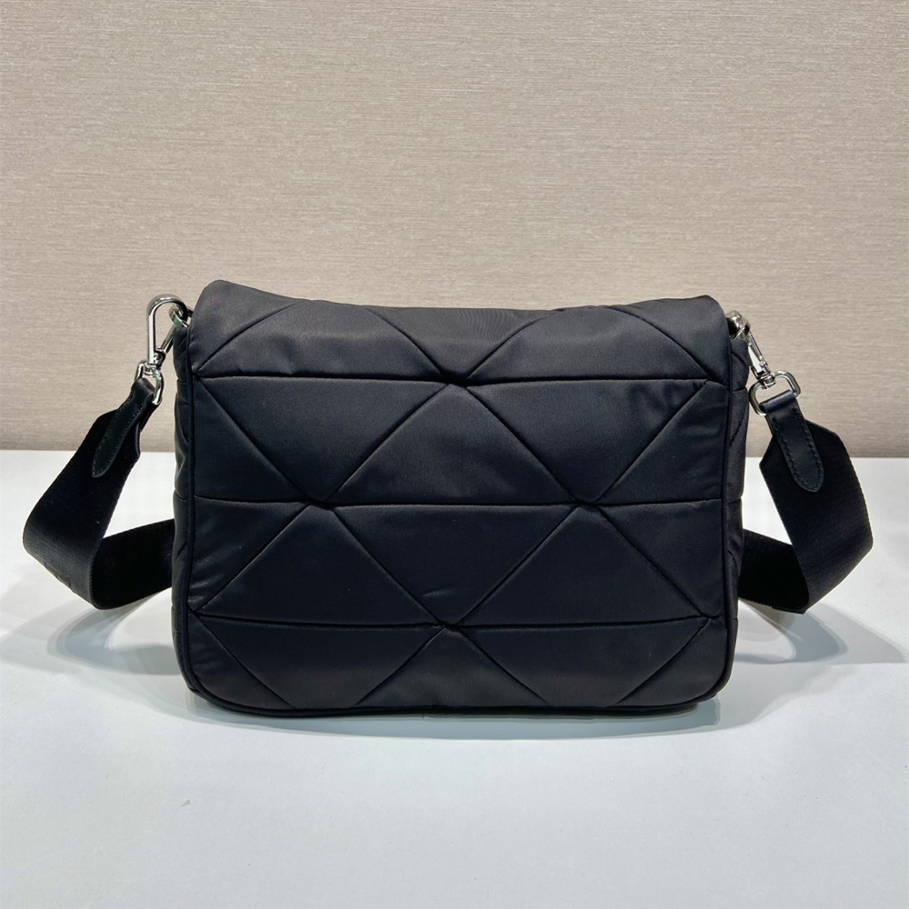 高仿Prada*Re-Edition系列郵差包1BD290免檢版