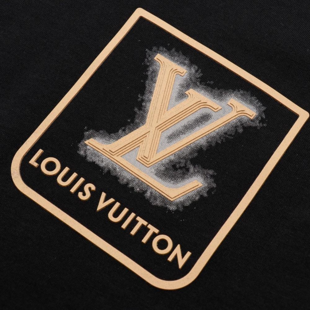 高仿LV*SS24系列1AFR006浮雕標誌短袖黑色