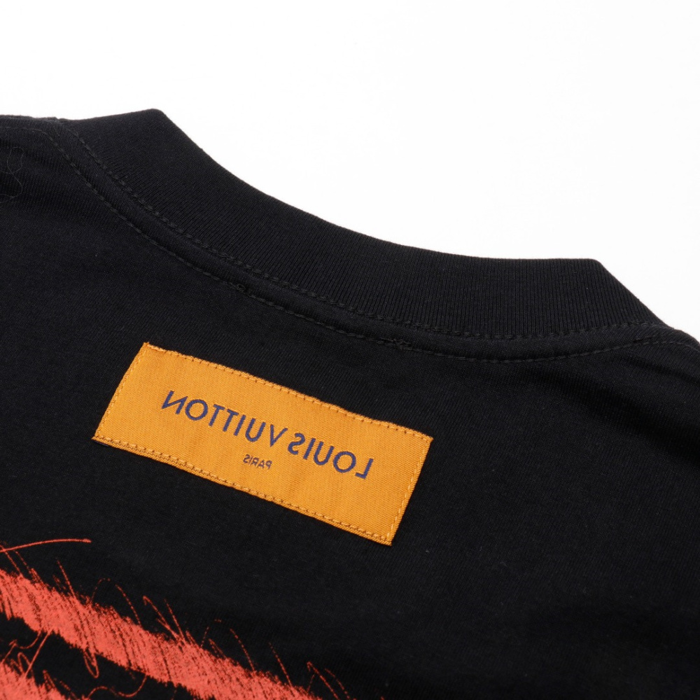 高仿LV*SS24系列1AFR0022素描字面短袖黑色