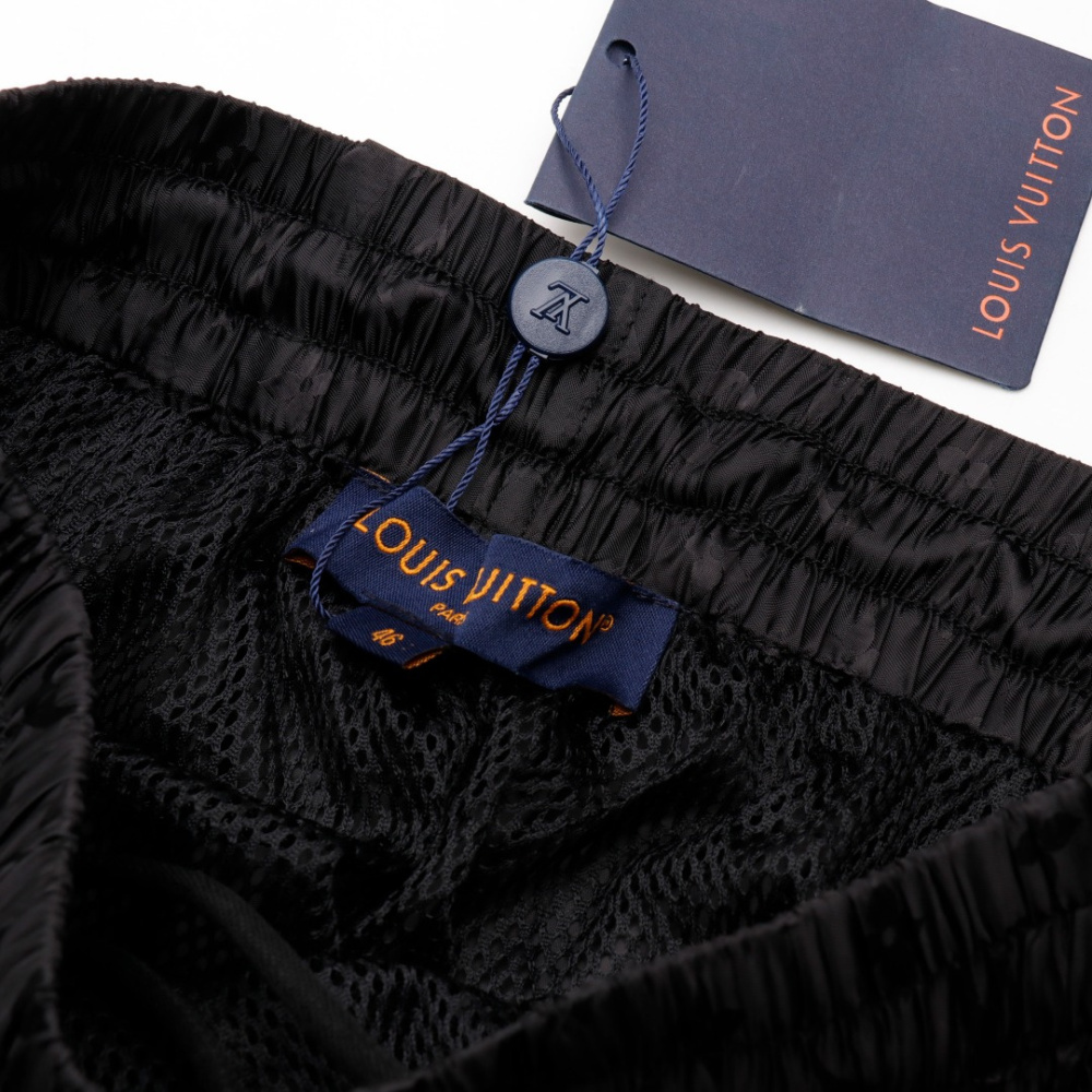 高仿LV*SS24系列1AFR0012暗紋提花沙灘褲黑色
