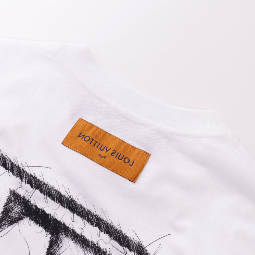 高仿LV*SS24系列1AFR0021素描字面短袖白色