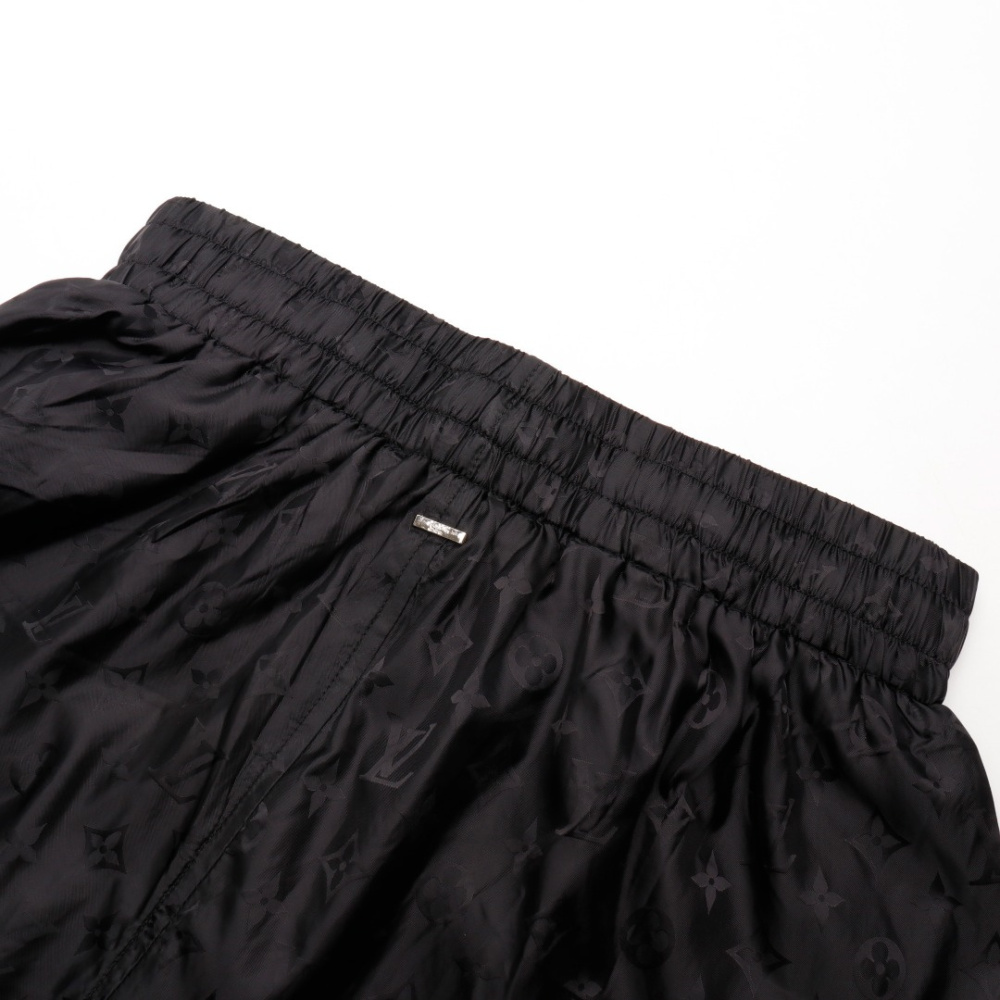 高仿LV*SS24系列1AFR0012暗紋提花沙灘褲黑色