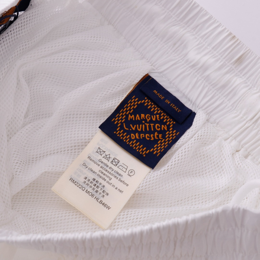 高仿LV*SS24系列1AFR0011暗紋提花沙灘褲白色