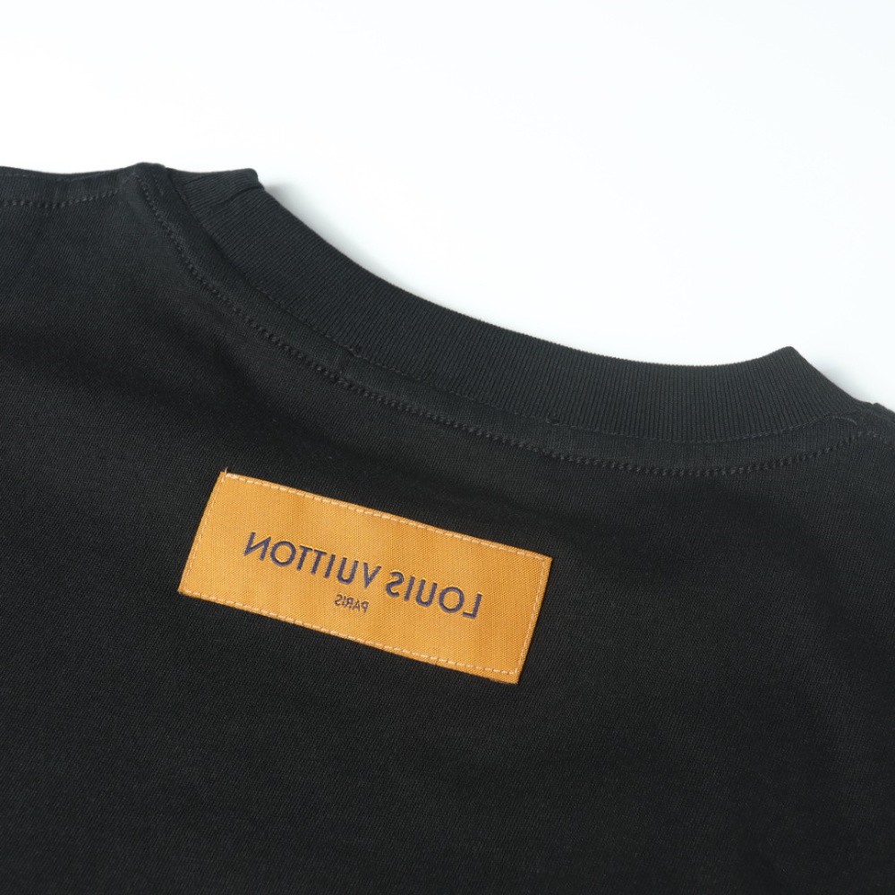 高仿LV*1AFR0026彩色項鏈LOGOT恤黑色