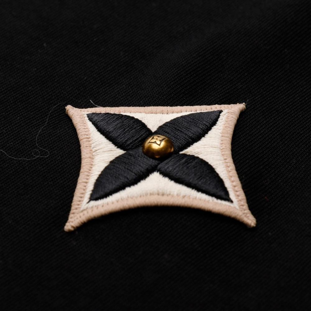 高仿LV*SS24系列1AFR009四葉草刺繡短袖黑色