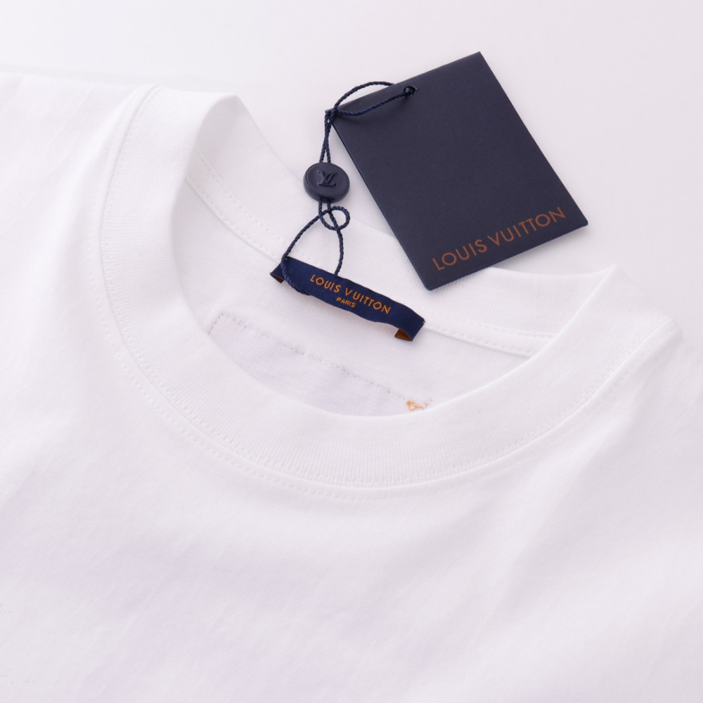 高仿LV*SS24系列1AFR0021素描字面短袖白色