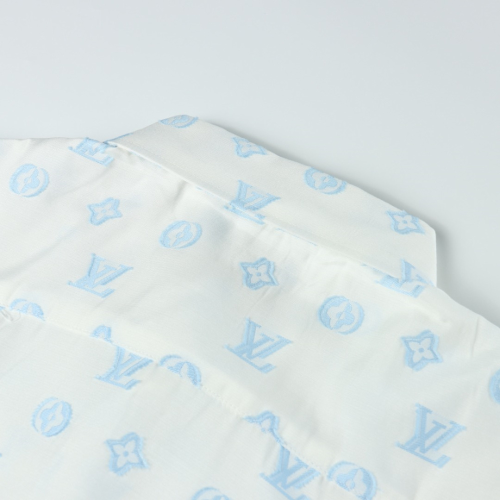 高仿LV*SS23系列1ABJS4滿印LOGO短袖襯衫白色