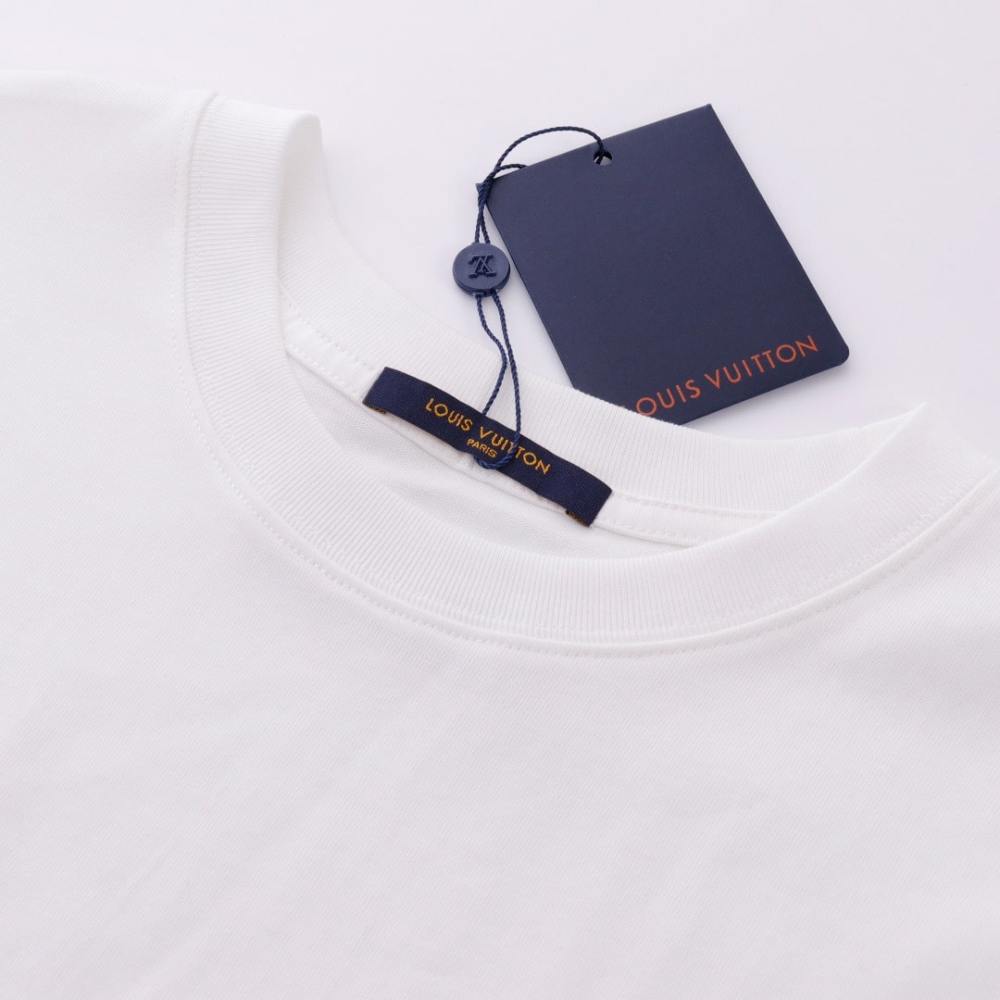 高仿LV*SS24系列1AFR008四葉草刺繡短袖白色