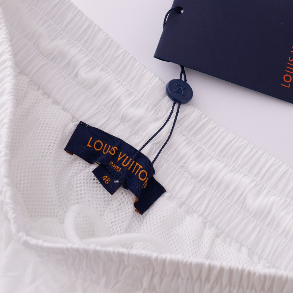 高仿LV*SS24系列1AFR0011暗紋提花沙灘褲白色