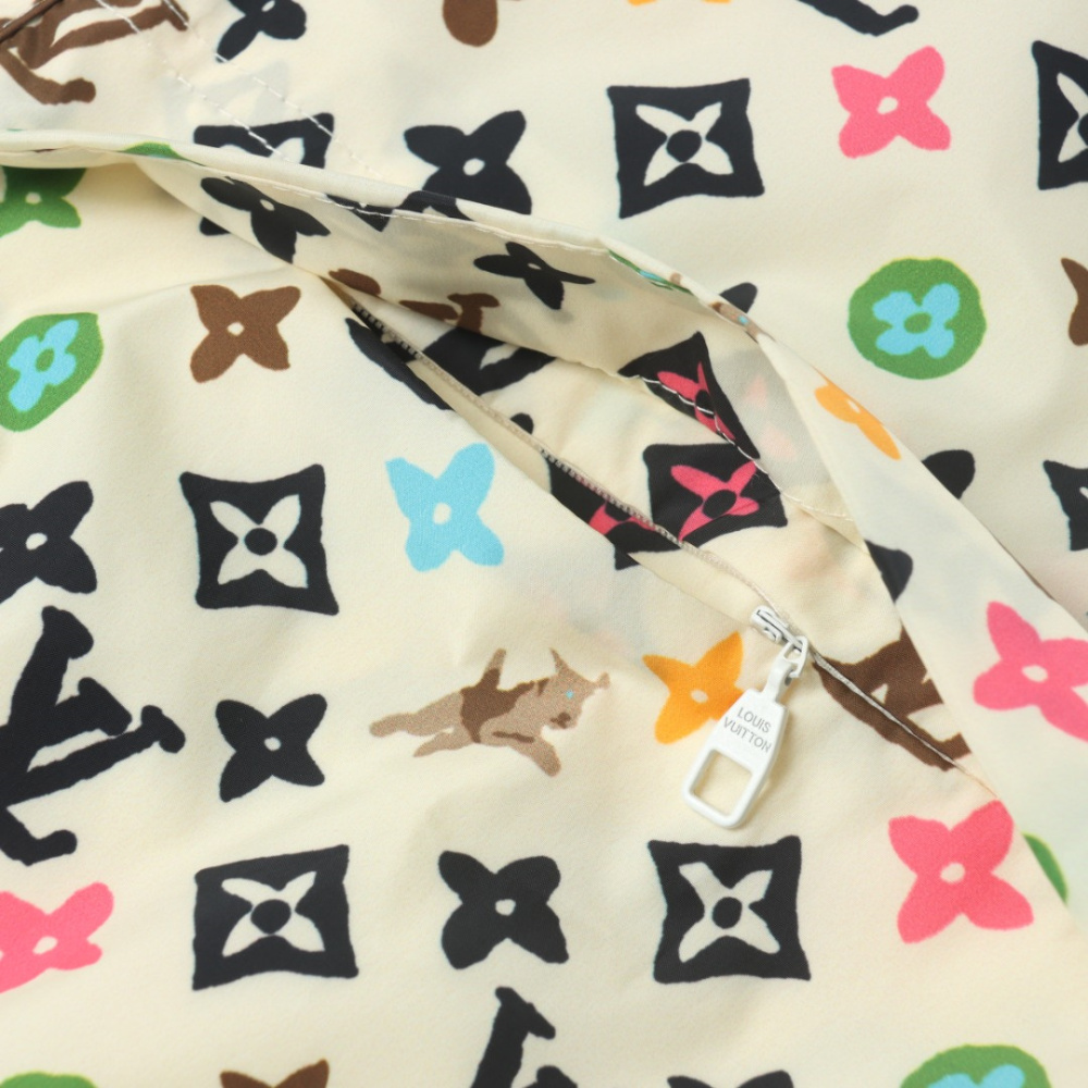 高仿LV*SS24系列1AFRCK聯名款滿印衝鋒衣彩黃色