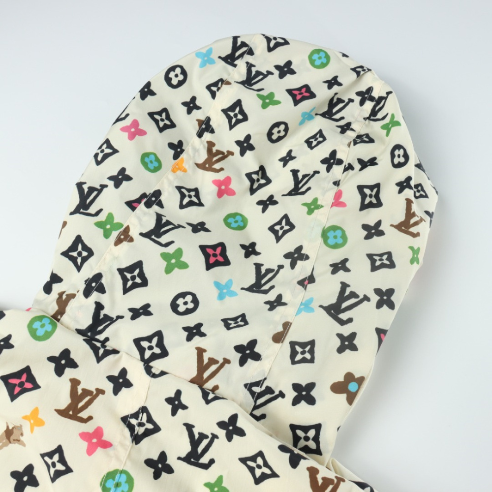 高仿LV*SS24系列1AFRCK聯名款滿印衝鋒衣彩黃色