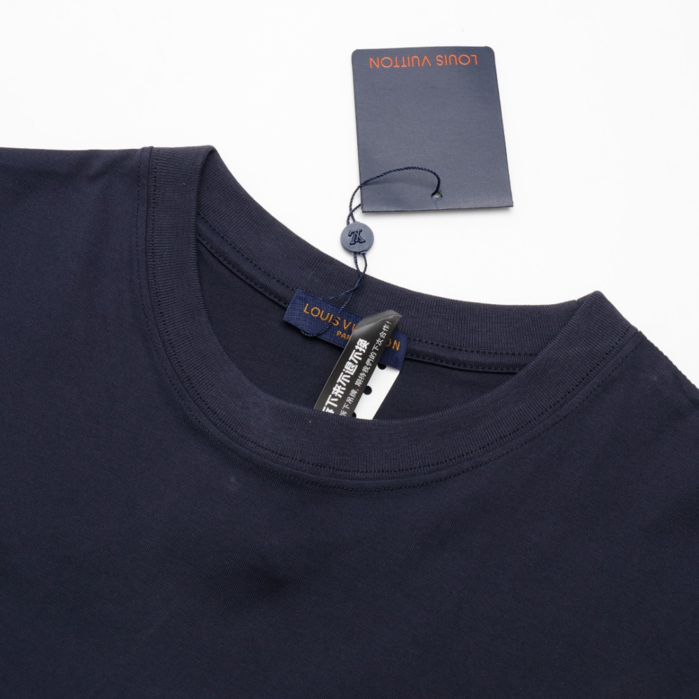 高仿LV*1AFR0058倒立字母印花短袖T恤黑色