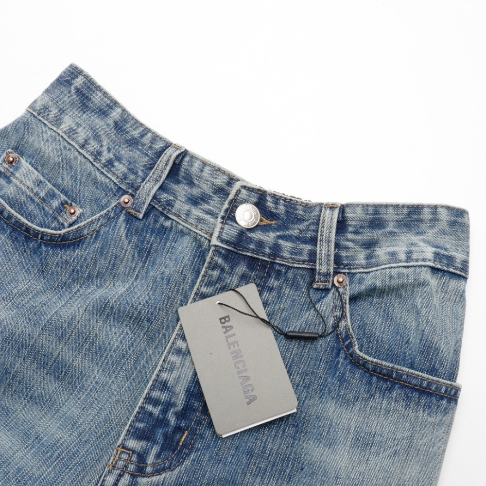 高仿Balenciaga*SS24系列783697塗層字面牛仔褲