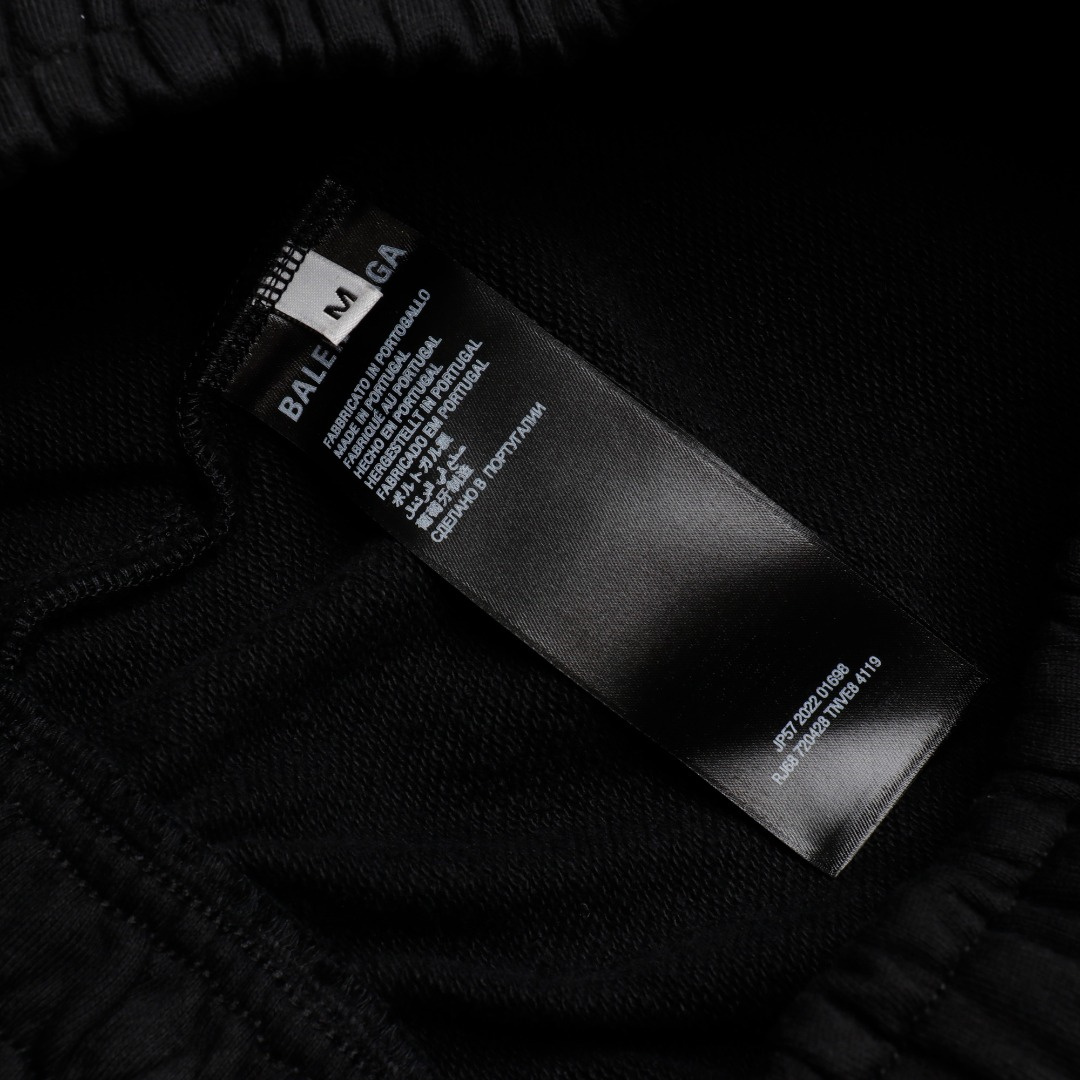 高仿Balenciaga*FW24系列794784反光標誌休閒短褲