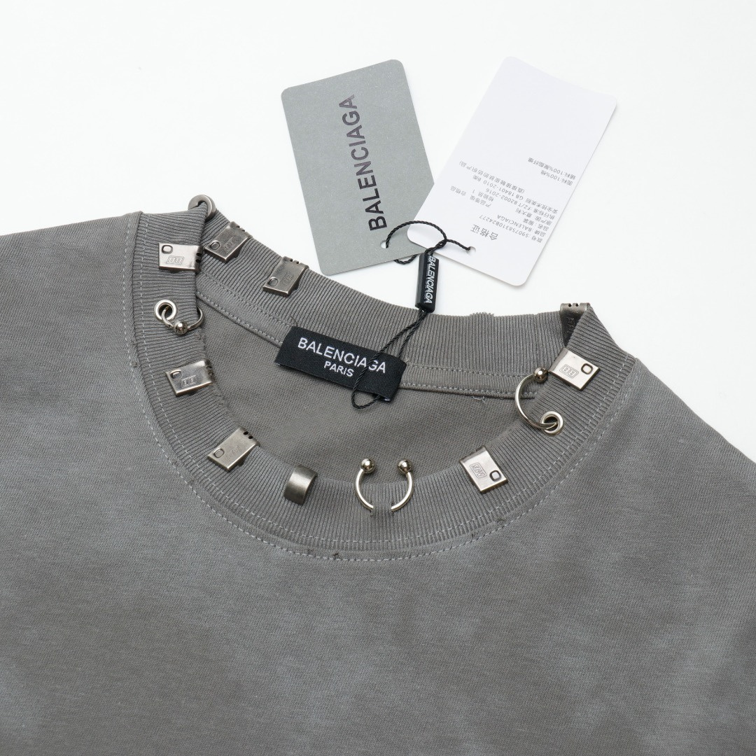 高仿Balenciaga*SS23系列761460鉚釘穿刺短袖灰色