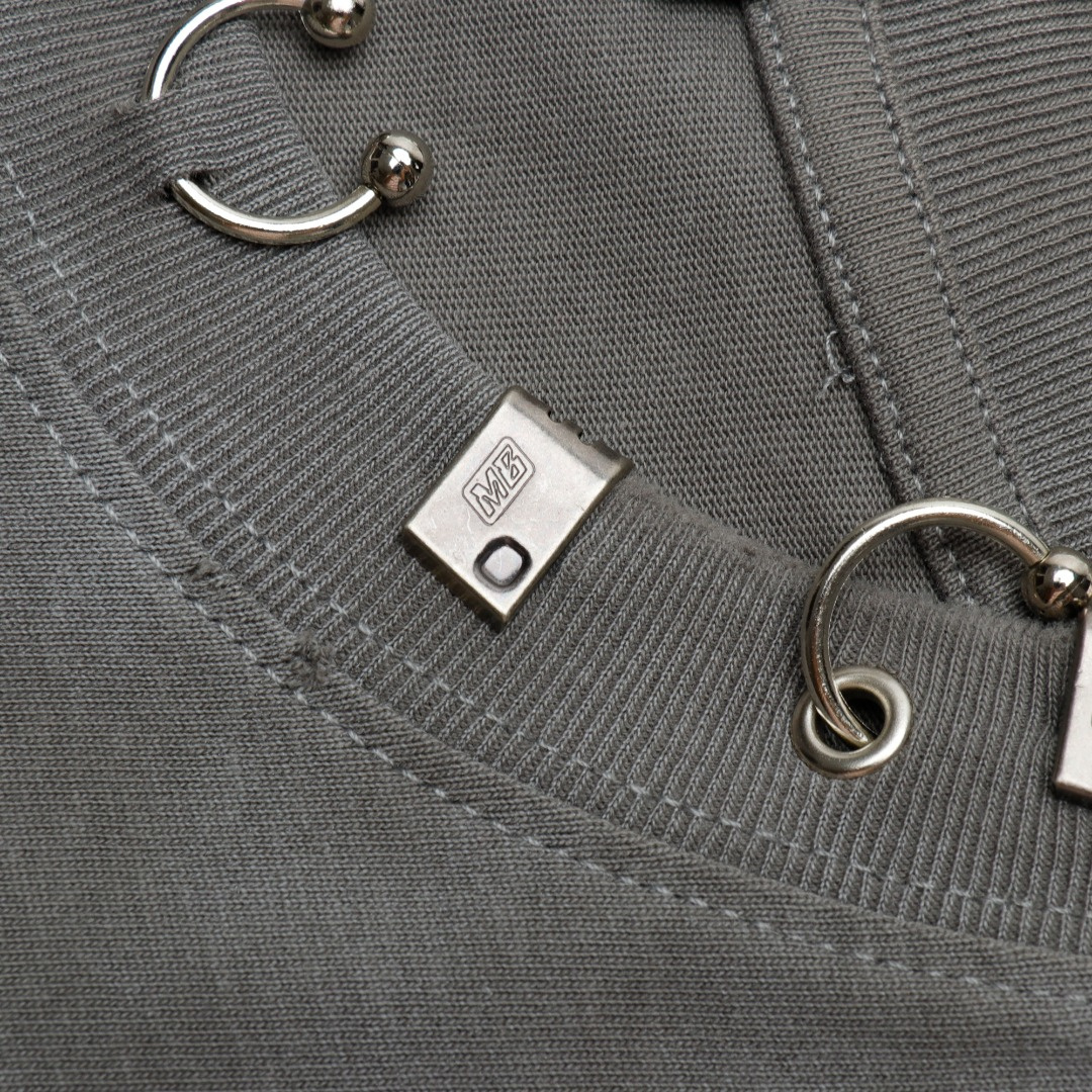 高仿Balenciaga*SS23系列761460鉚釘穿刺短袖灰色