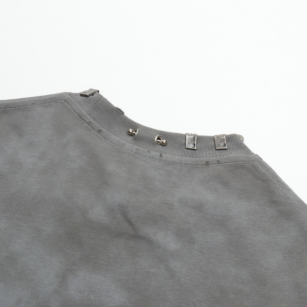 高仿Balenciaga*SS23系列761460鉚釘穿刺短袖灰色