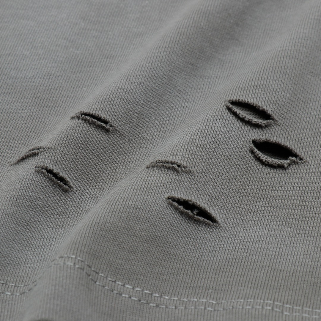 高仿Balenciaga*SS23系列761460鉚釘穿刺短袖灰色