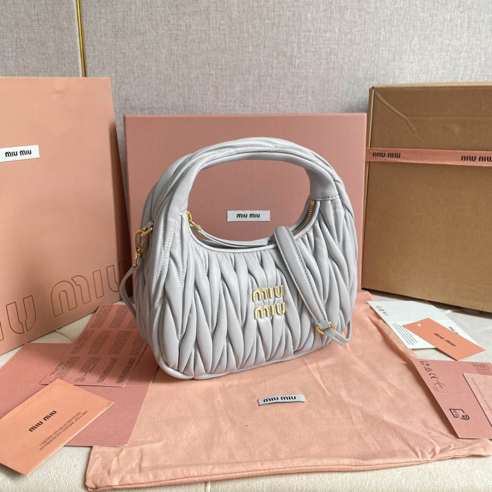 高仿miumiu繆繆*Matelasse系列5BC125手袋矢車菊免檢版