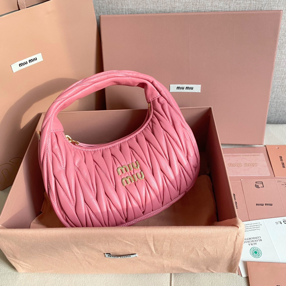 高仿miumiu繆繆*Matelasse系列5BC125手袋海棠粉免檢版