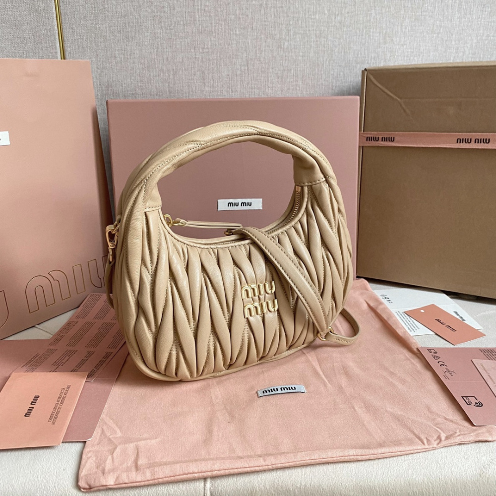 高仿miumiu繆繆*Matelasse系列5BC125手袋沙色免檢版