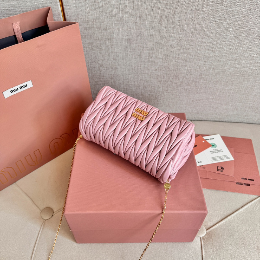 高仿miumiu繆繆*Matelasse系列5BP086單肩包粉色