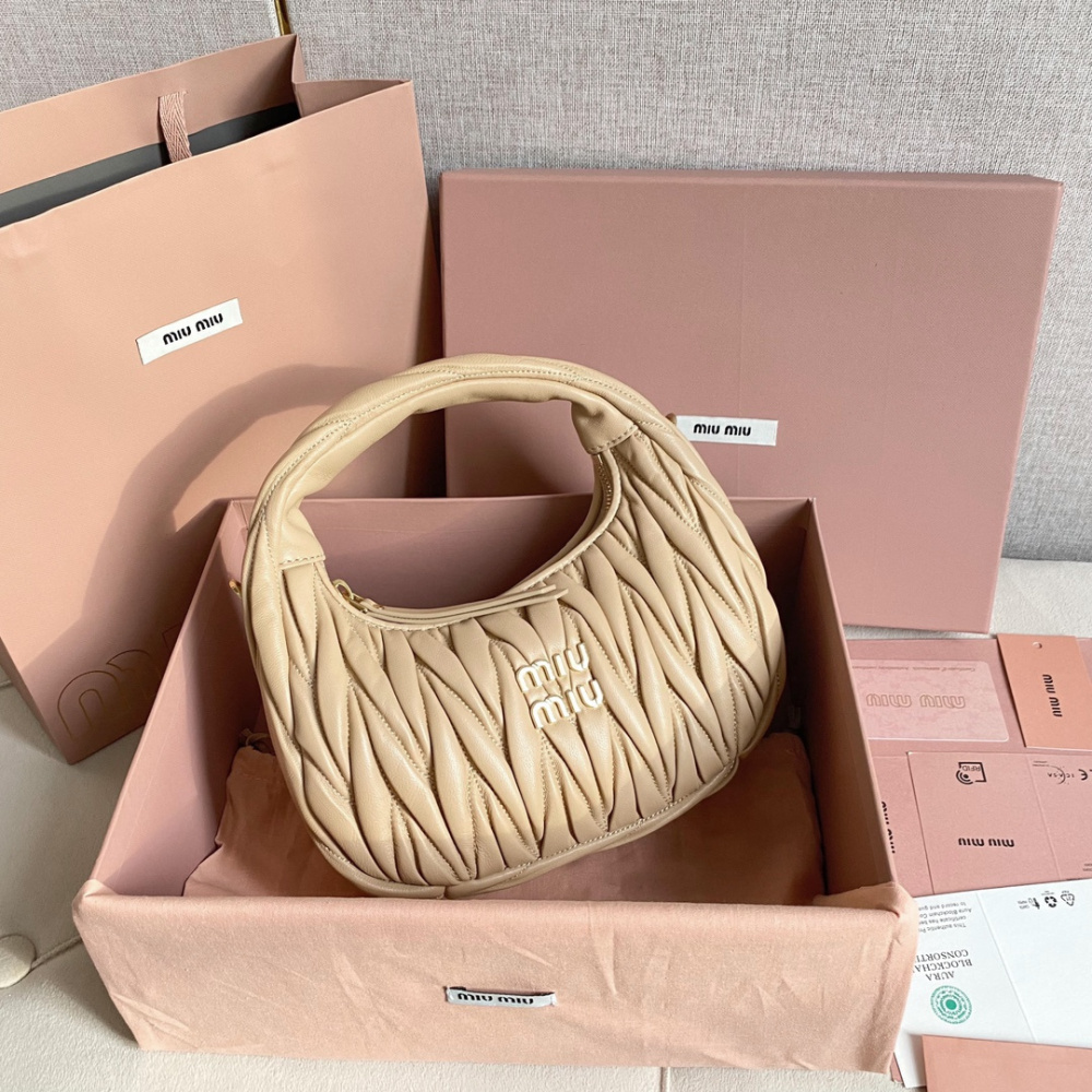 高仿miumiu繆繆*Matelasse系列5BC125手袋沙色免檢版