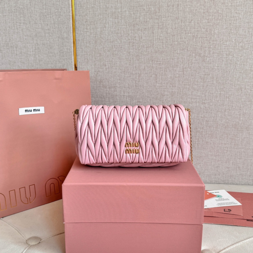 高仿miumiu繆繆*Matelasse系列5BP086單肩包粉色