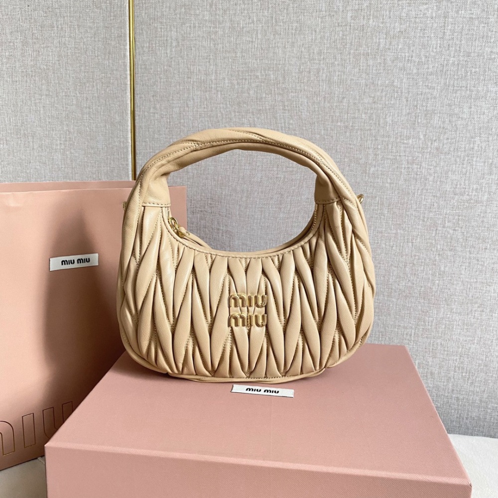 高仿miumiu繆繆*Matelasse系列5BC125手袋沙色免檢版