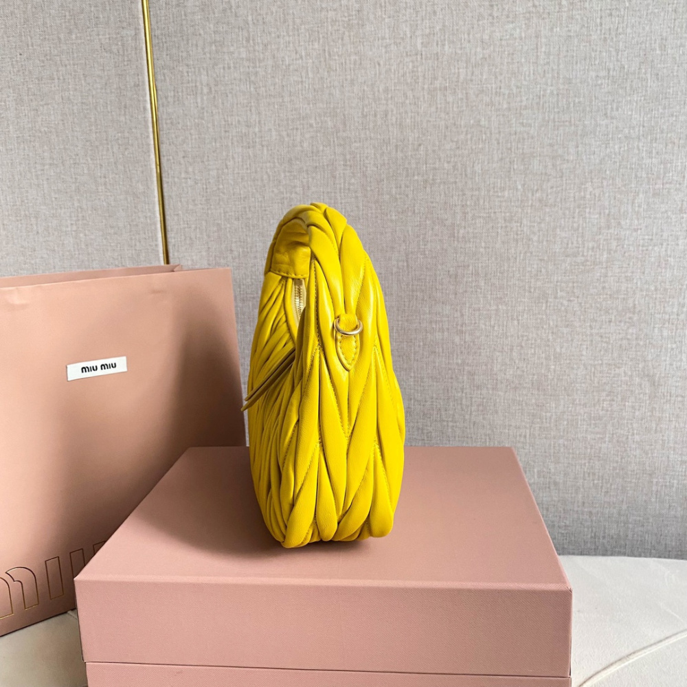 高仿miumiu繆繆*Matelasse系列5BC125手袋黃色免檢版