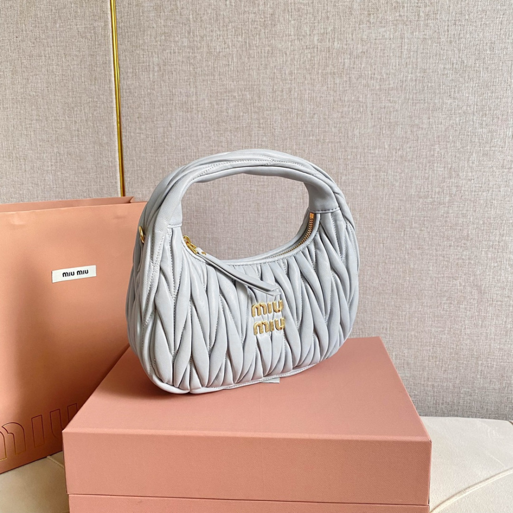 高仿miumiu繆繆*Matelasse系列5BC125手袋矢車菊免檢版