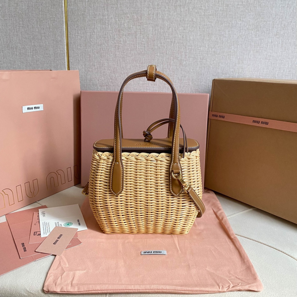 高仿miumiu繆繆*5BA222柳條皮革手提袋免檢吧