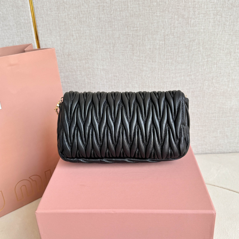 高仿miumiu繆繆*Matelasse系列5BP086單肩包黑色免檢版