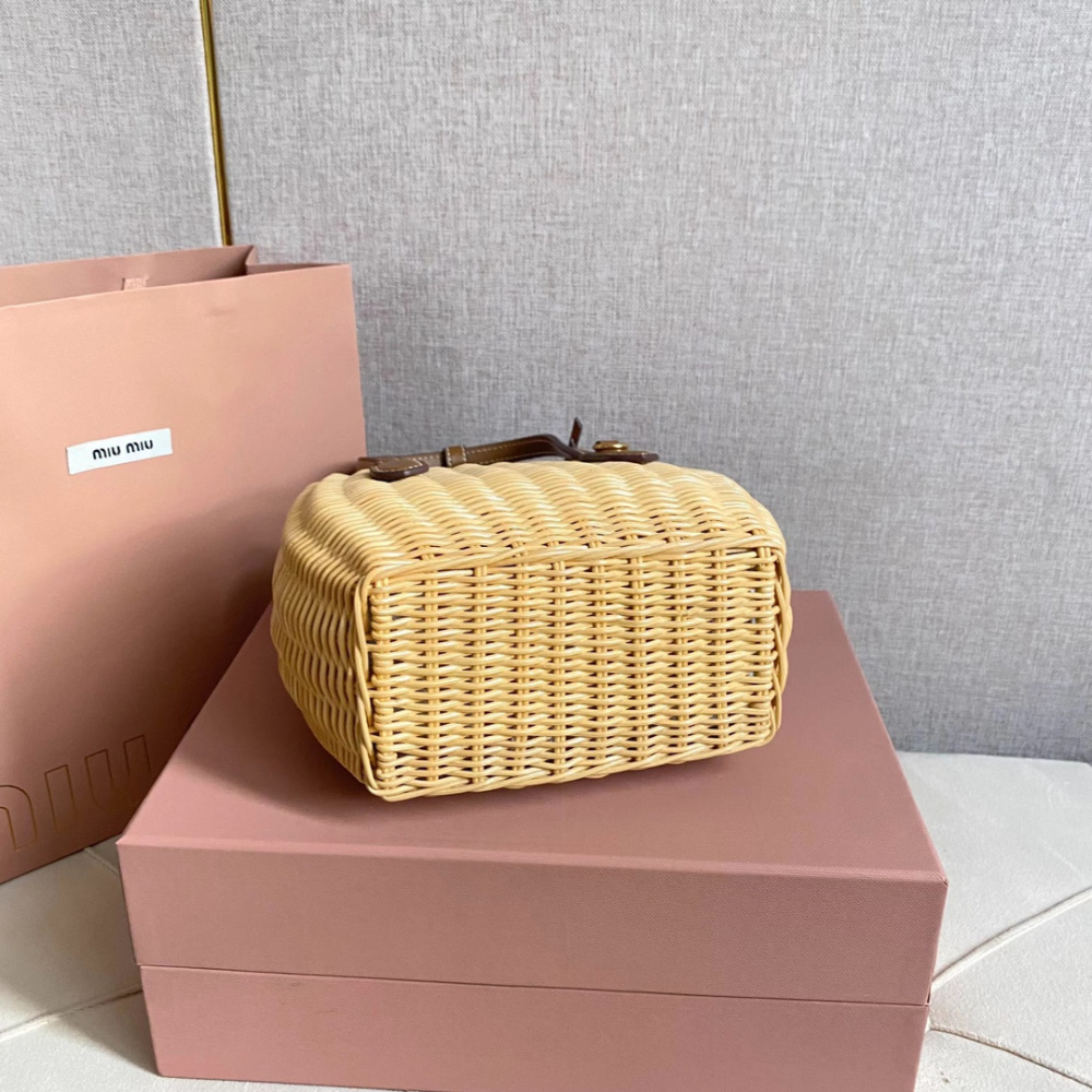 高仿miumiu繆繆*5BA222柳條皮革手提袋免檢吧