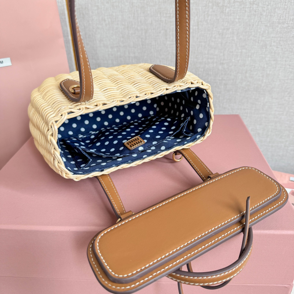 高仿miumiu繆繆*5BA222柳條皮革手提袋免檢吧