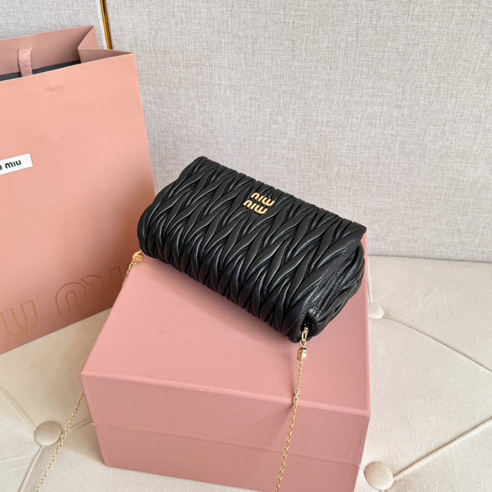 高仿miumiu繆繆*Matelasse系列5BP086單肩包黑色免檢版