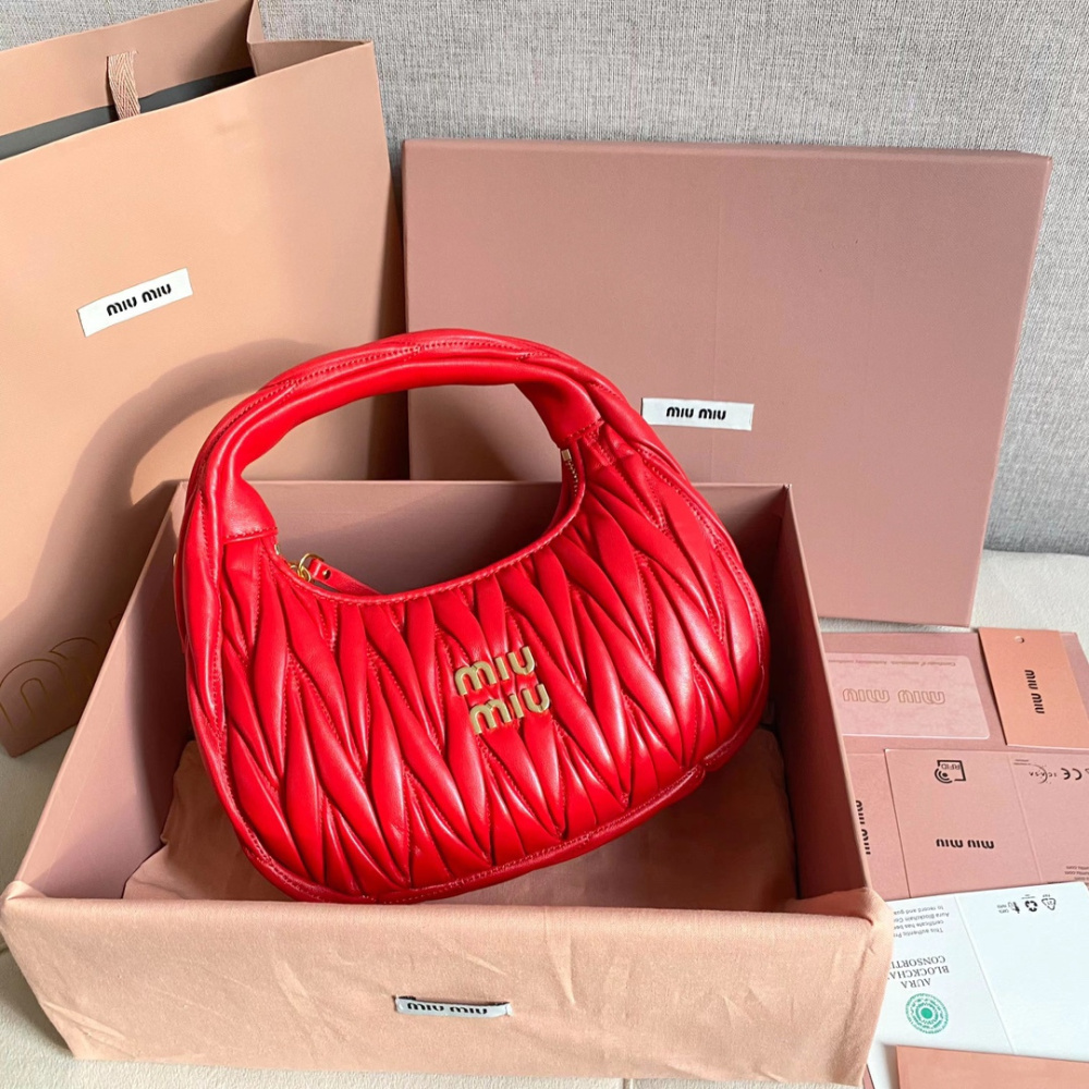 高仿miumiu繆繆*Matelasse系列5BC125手袋紅色免檢版