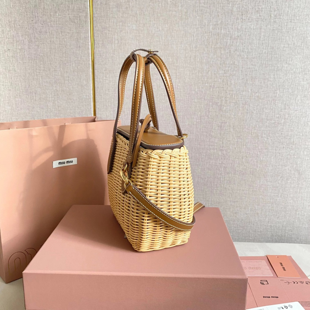 高仿miumiu繆繆*5BA222柳條皮革手提袋免檢吧