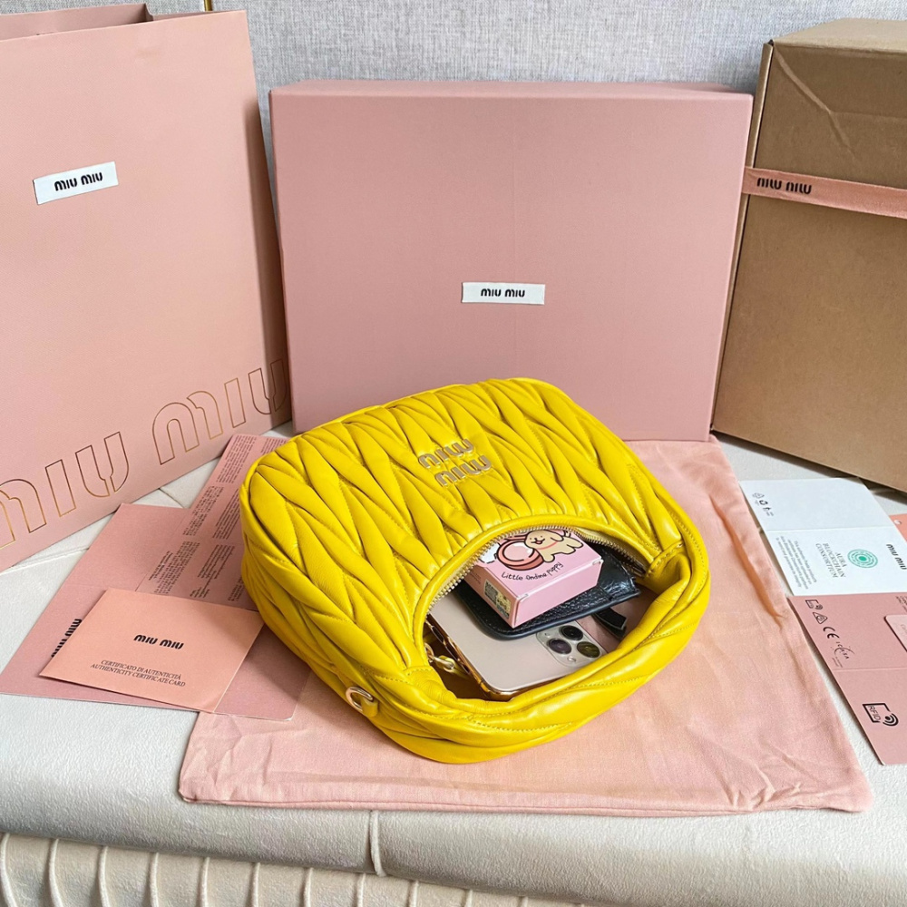 高仿miumiu繆繆*Matelasse系列5BC125手袋黃色免檢版