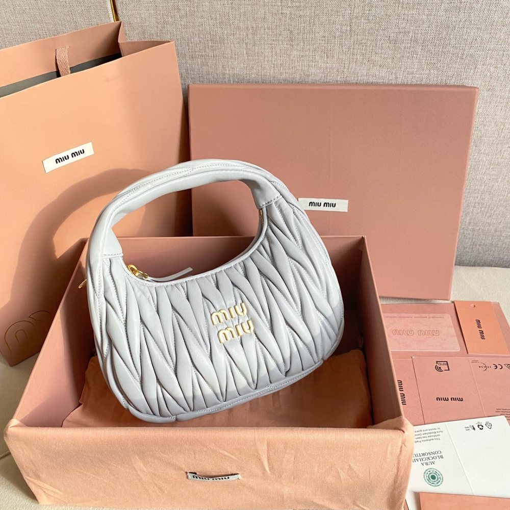 高仿miumiu繆繆*Matelasse系列5BC125手袋矢車菊免檢版