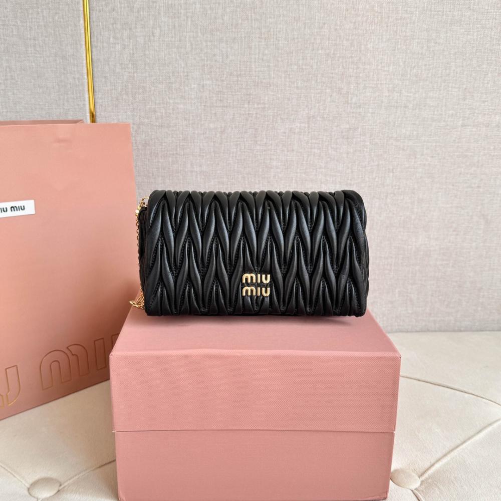 高仿miumiu繆繆*Matelasse系列5BP086單肩包黑色免檢版