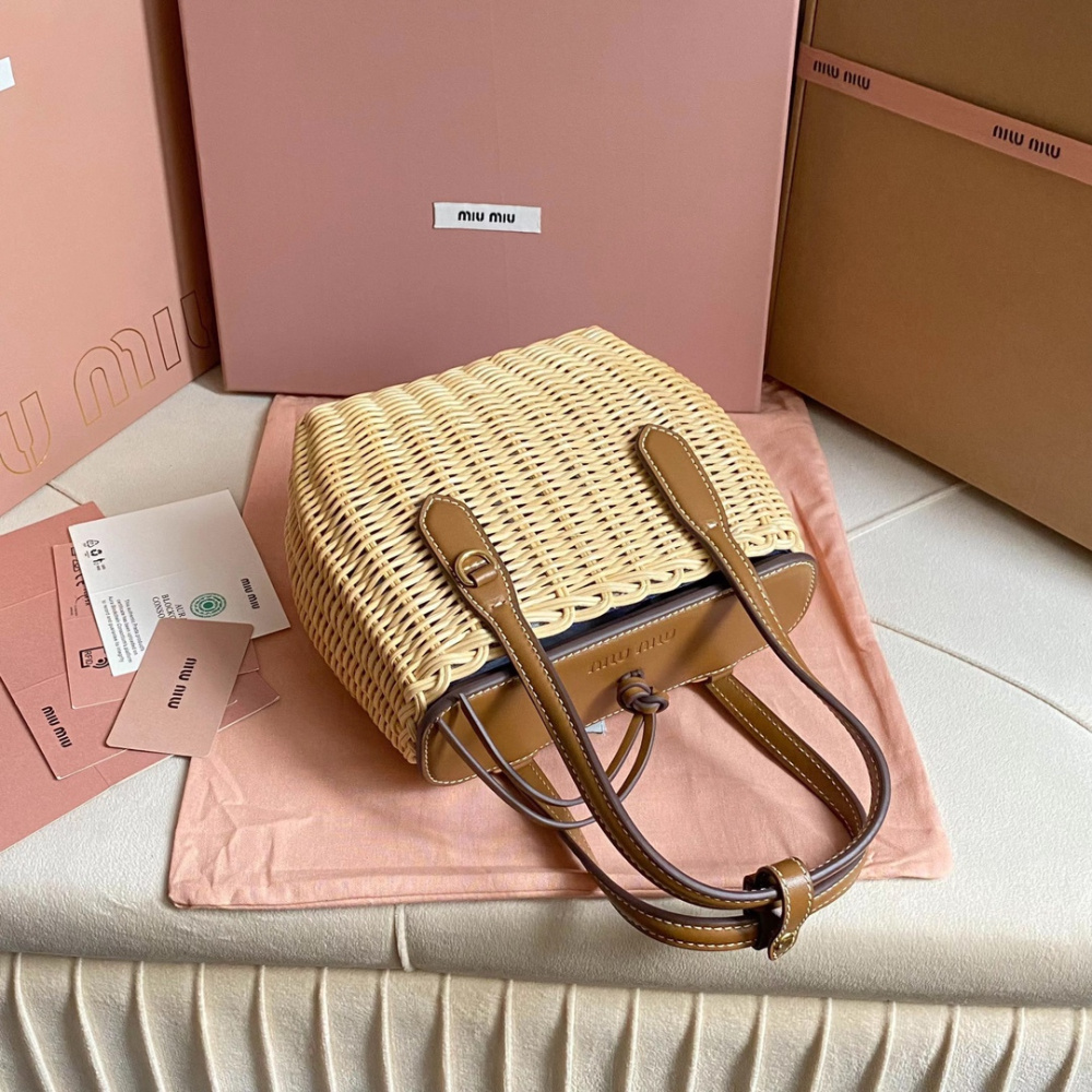 高仿miumiu繆繆*5BA222柳條皮革手提袋免檢吧