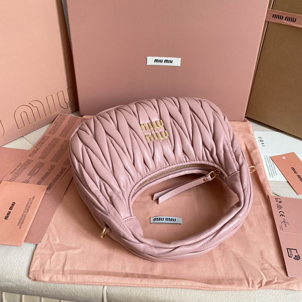 高仿miumiu繆繆*Matelasse系列5BC125手袋淺粉色免檢版