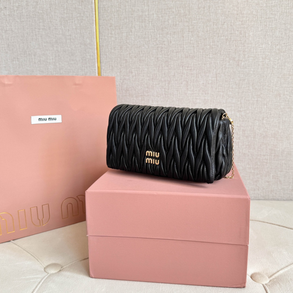 高仿miumiu繆繆*Matelasse系列5BP086單肩包黑色免檢版