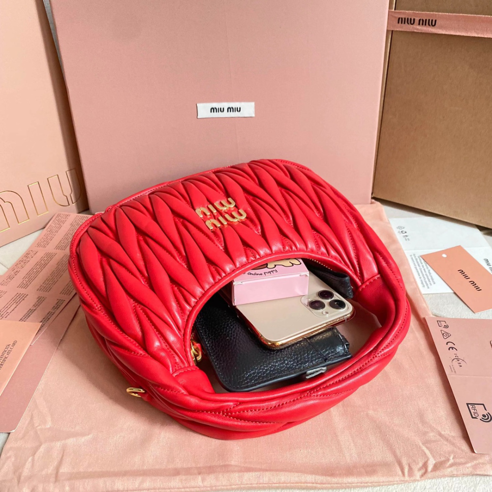 高仿miumiu繆繆*Matelasse系列5BC125手袋紅色免檢版