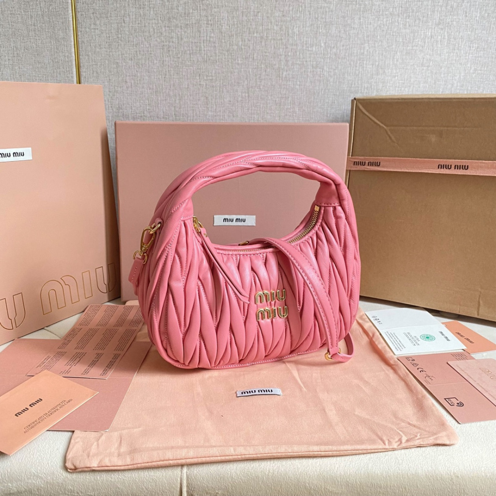 高仿miumiu繆繆*Matelasse系列5BC125手袋海棠粉免檢版