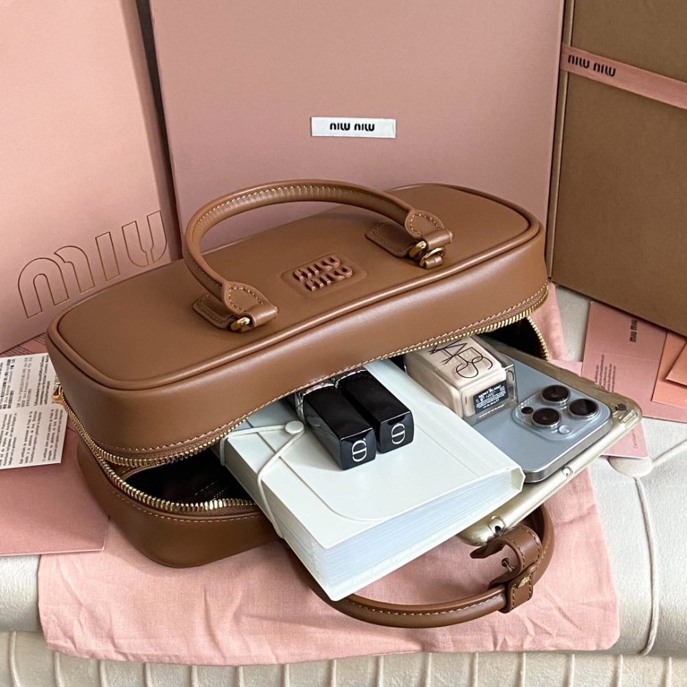 高仿miumiu繆繆*5BB148保齡球包袋棕色免檢版